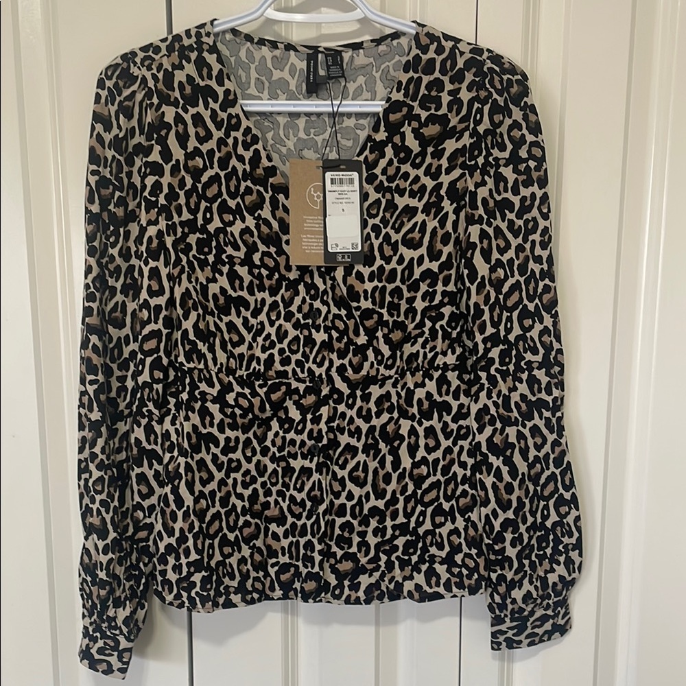 Vero Moda Chic Leopard Print Women's Top